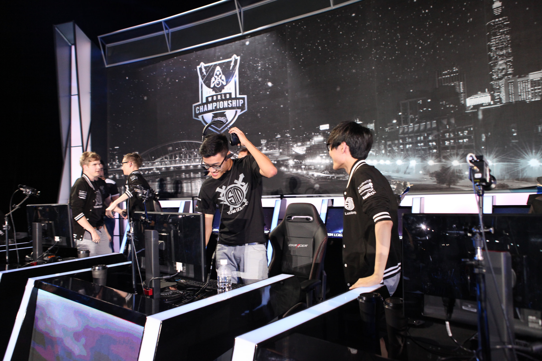 王者榮耀服務(wù)器故障致玩家信譽(yù)分被系統誤判違規扣除，補償方案爭議引發(fā)玩家集體不滿(mǎn)